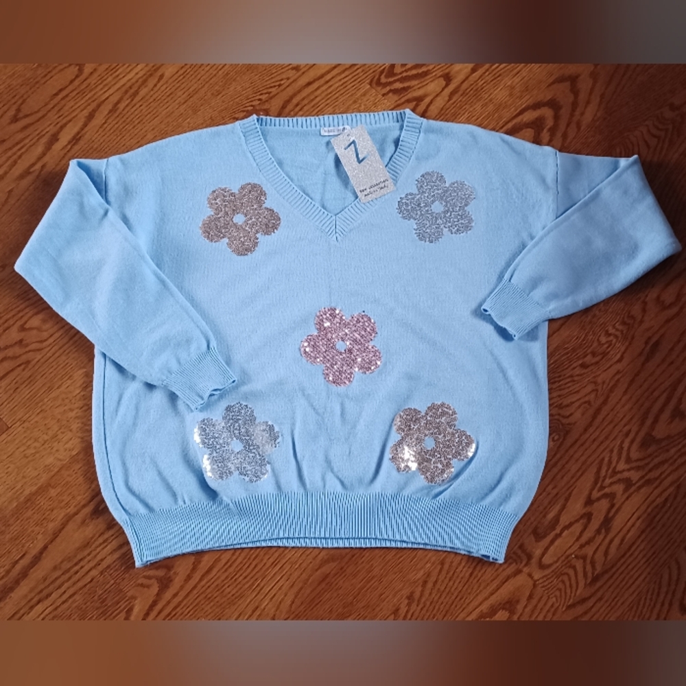 NWT Made in Italy Sweater with sequin flowers